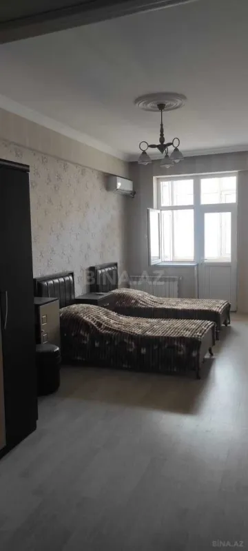 Satılır 4 otaqlı mənzil 182.3 m²