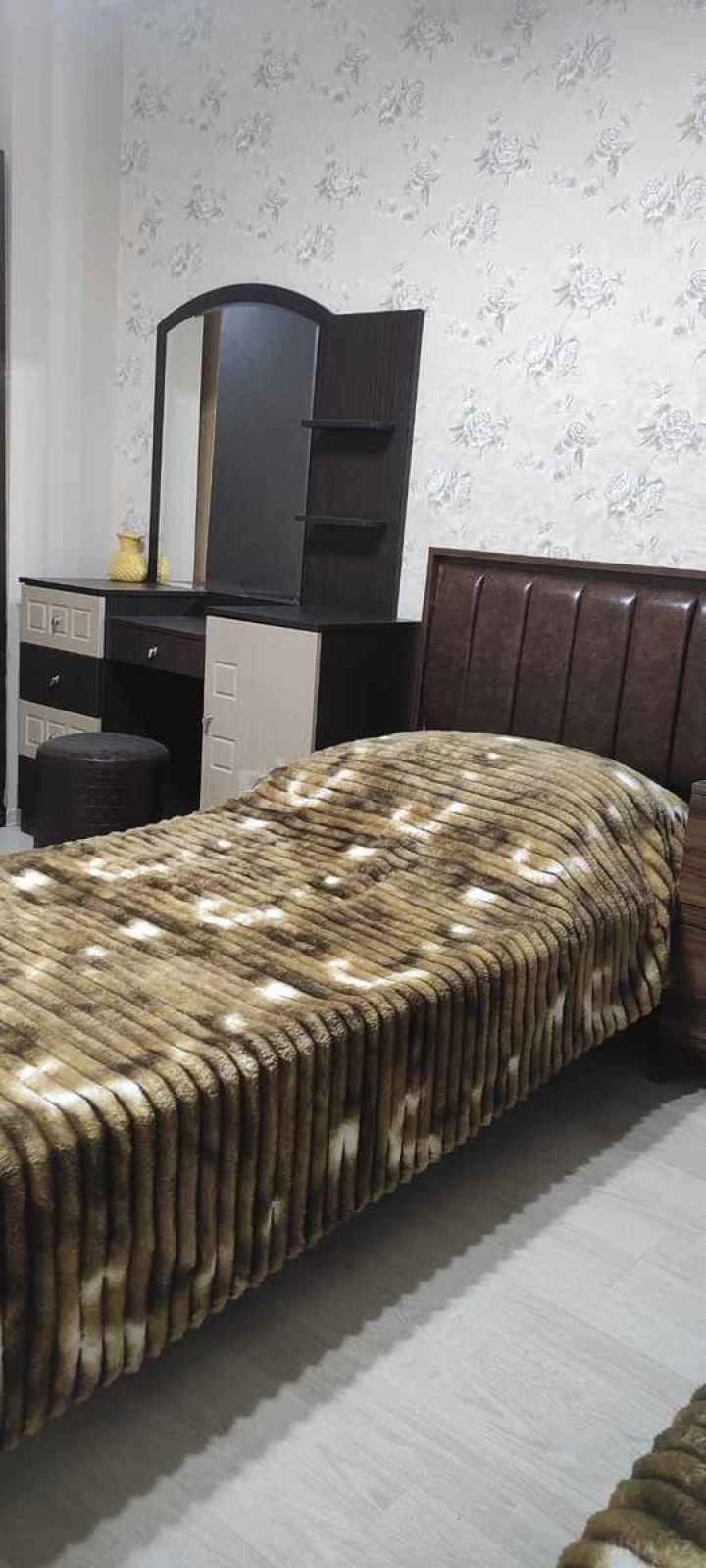 Satılır 4 otaqlı mənzil 182.3 m²