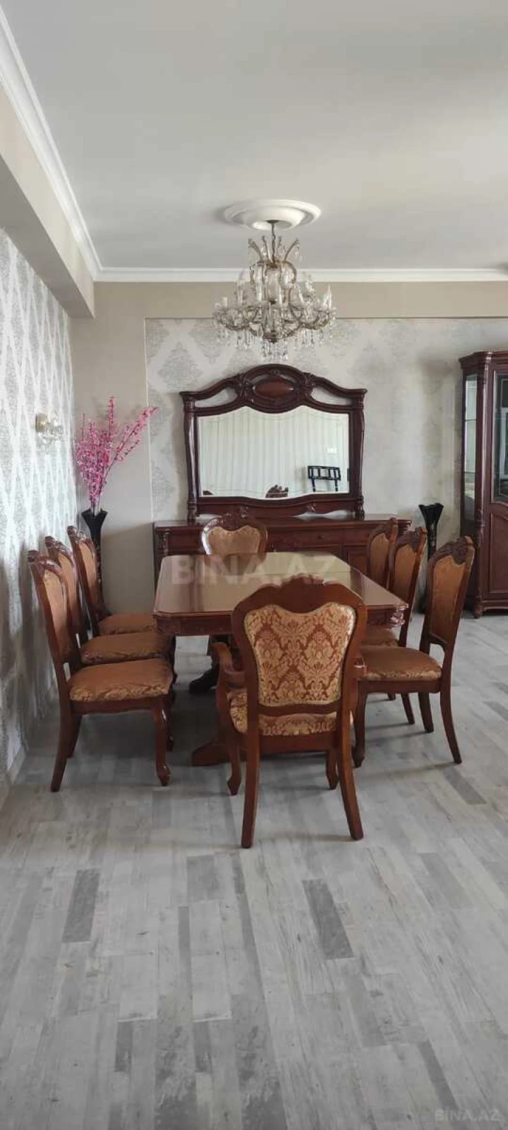 Satılır 4 otaqlı mənzil 182.3 m²