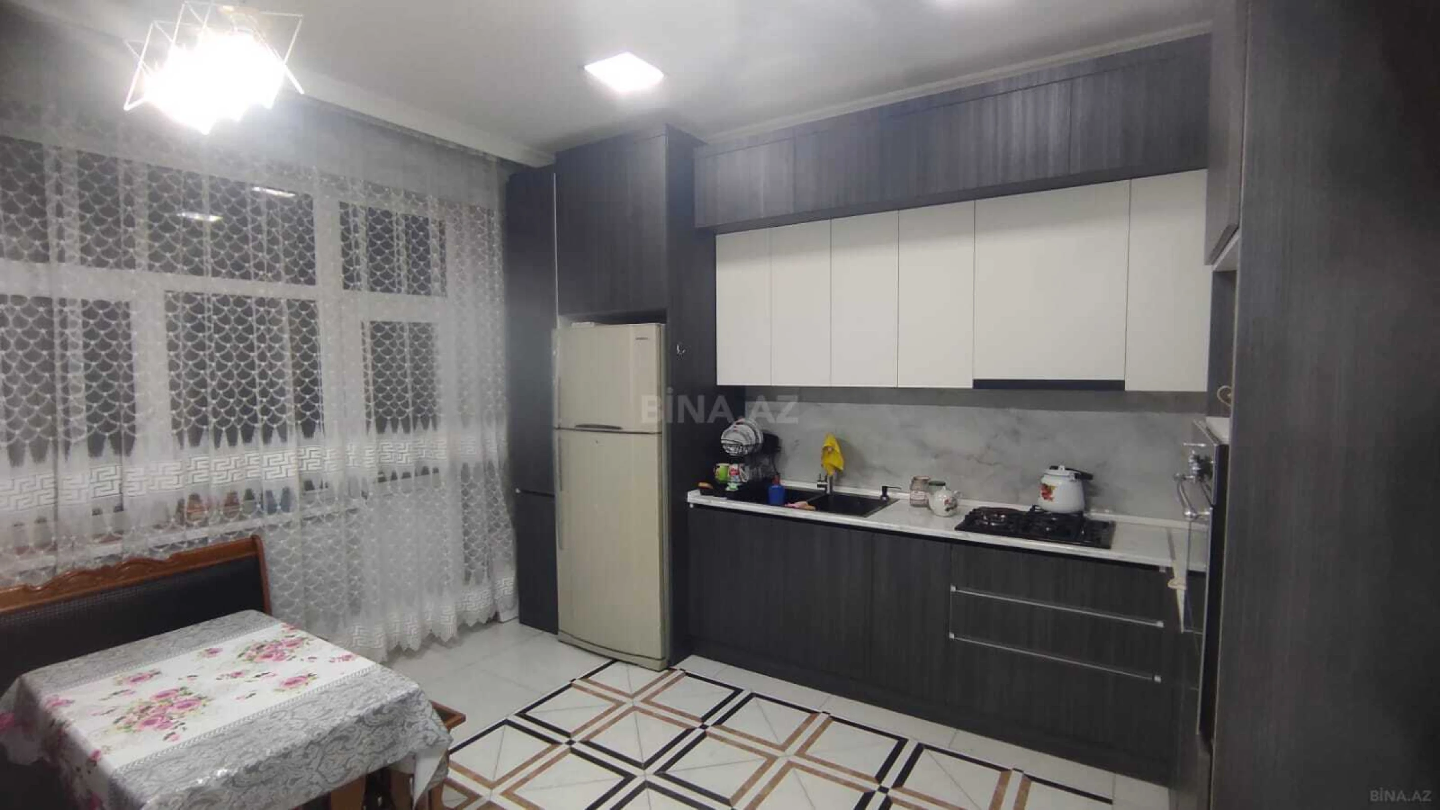 Satılır 4 otaqlı mənzil 182.3 m²