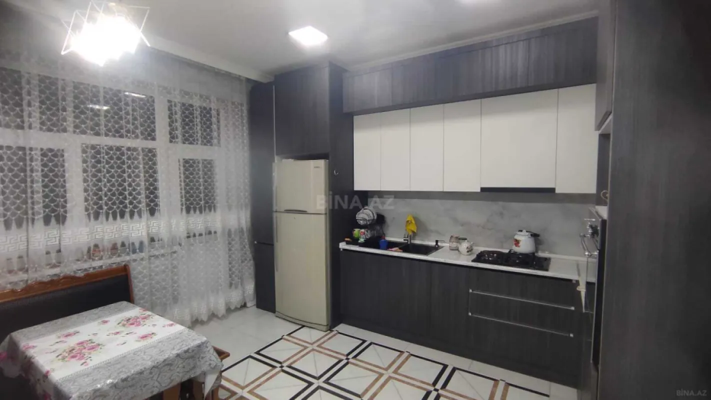 Satılır 4 otaqlı mənzil 182.3 m²