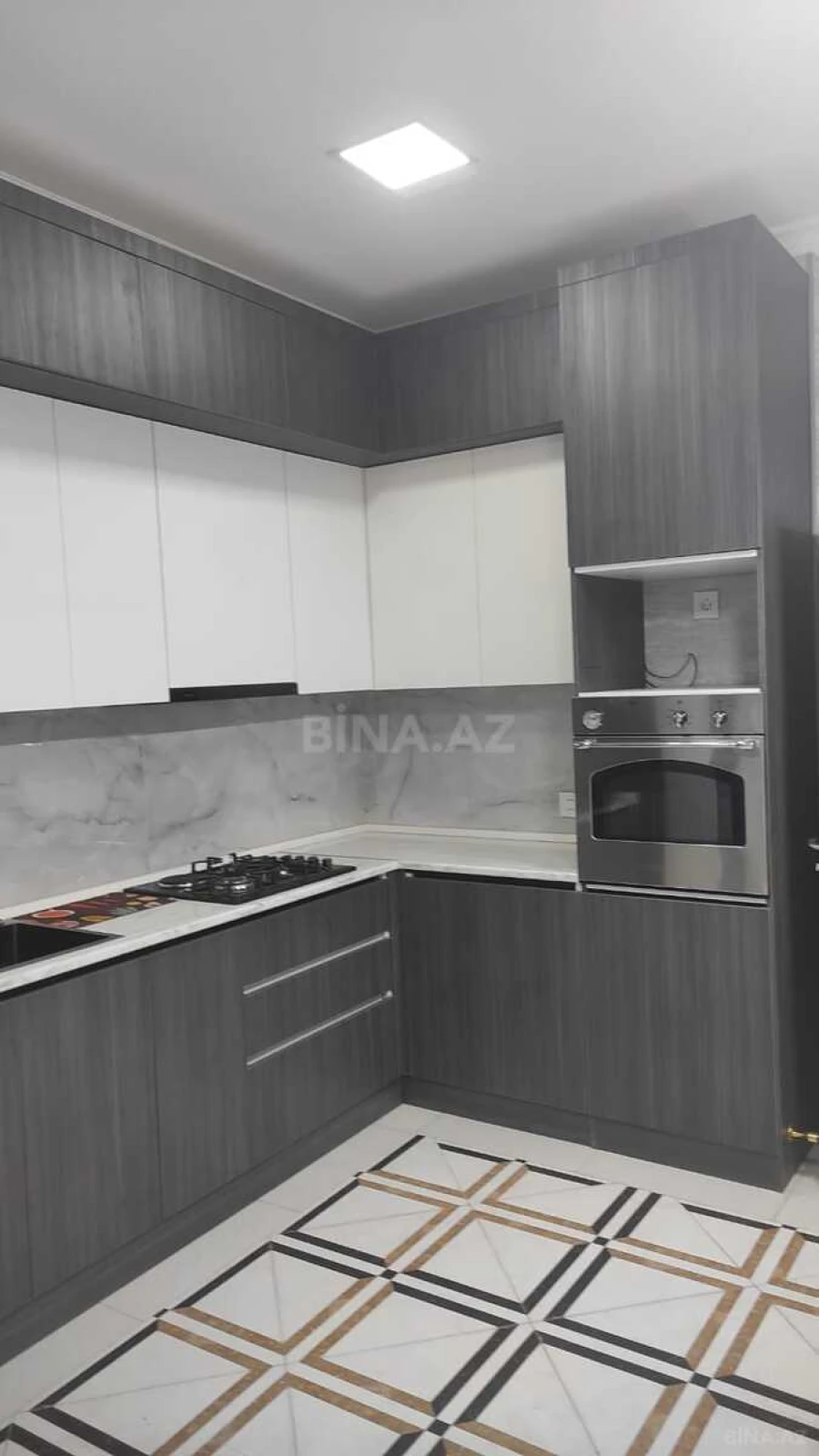 Satılır 4 otaqlı mənzil 182.3 m²