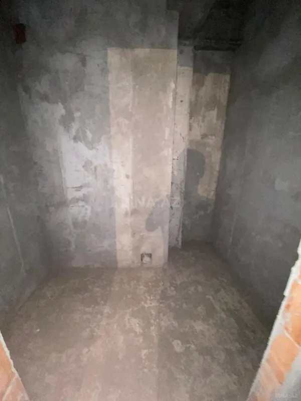Satılır 3 otaqlı mənzil 131 m²