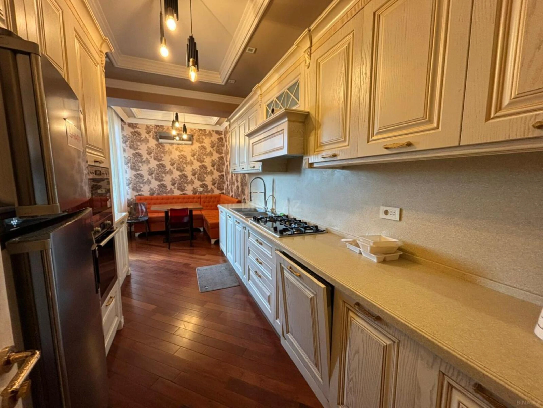 Kirayə verilir 3 otaqlı mənzil 140 m²