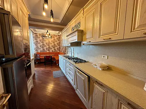 Kirayə verilir 3 otaqlı mənzil 140 m²