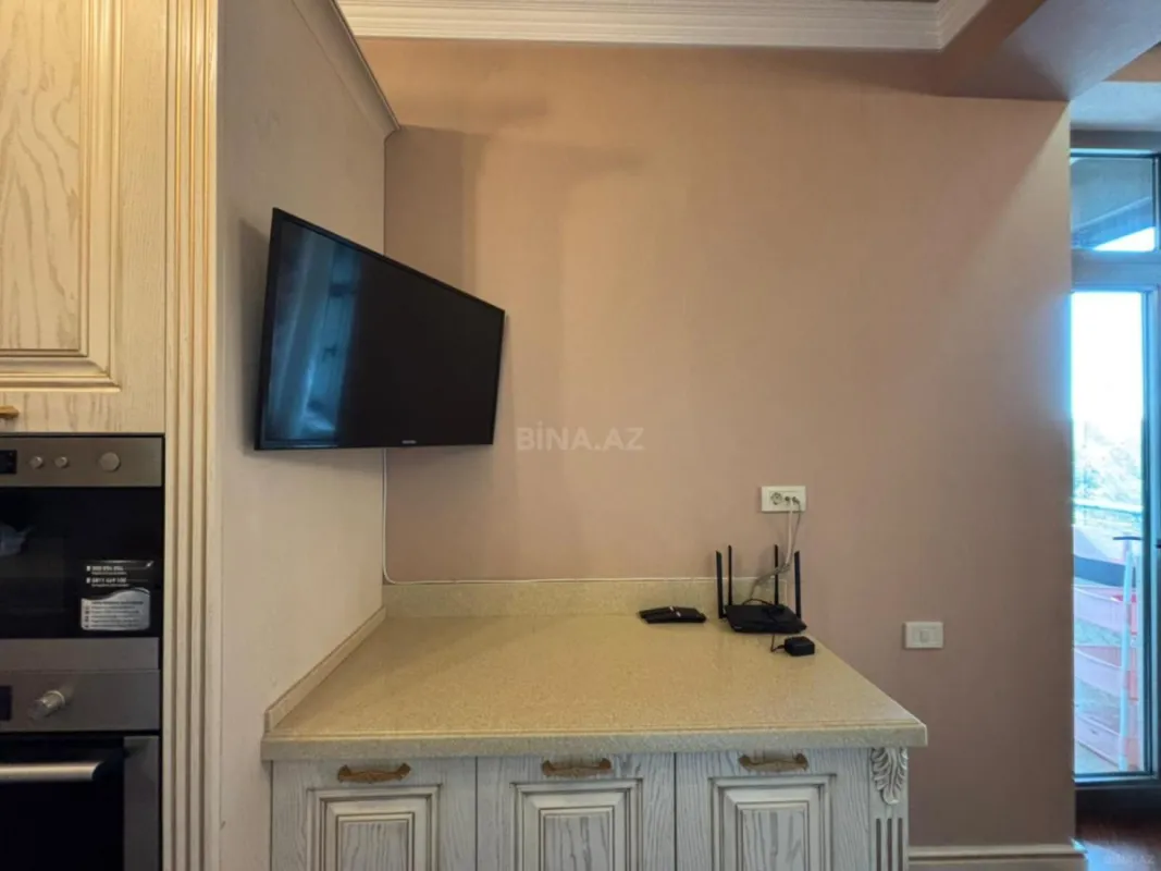 Kirayə verilir 3 otaqlı mənzil 140 m²