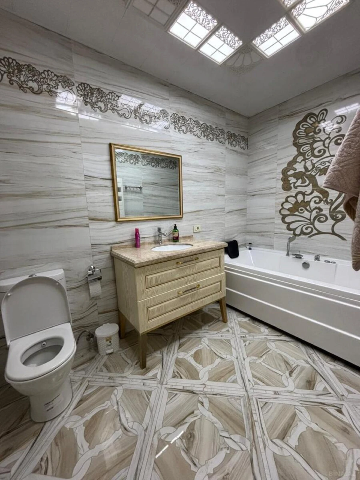 Kirayə verilir 3 otaqlı mənzil 140 m²