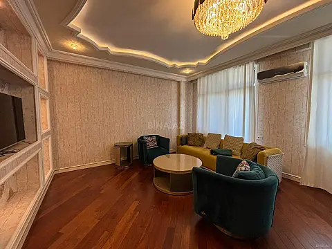 Kirayə verilir 3 otaqlı mənzil 140 m²