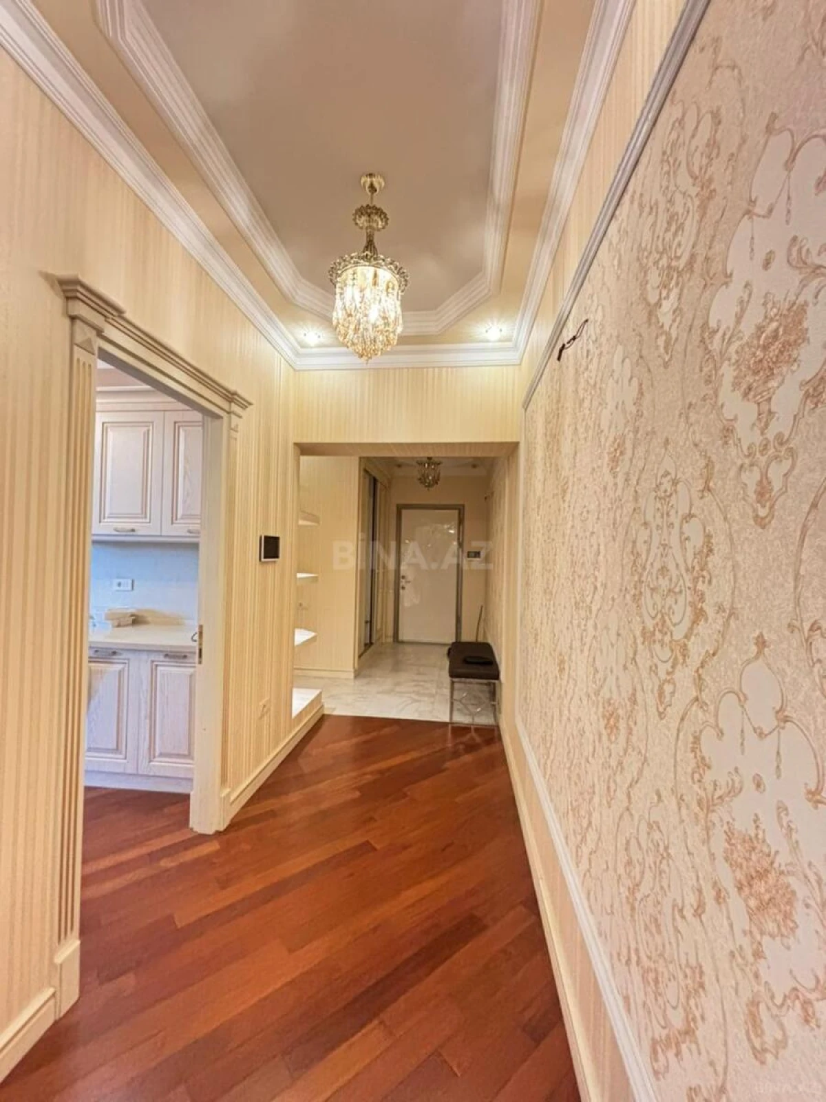 Kirayə verilir 3 otaqlı mənzil 140 m²