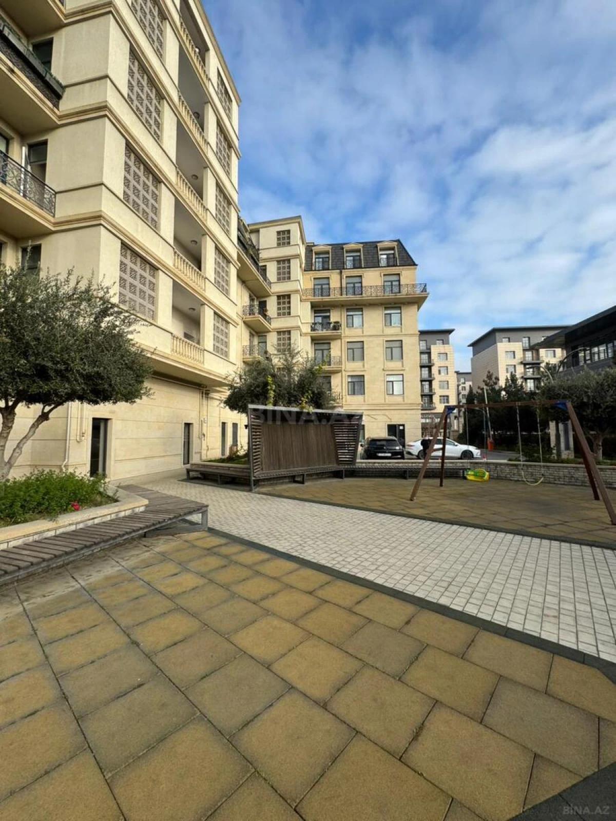 Satılır 3 otaqlı mənzil 103 m²