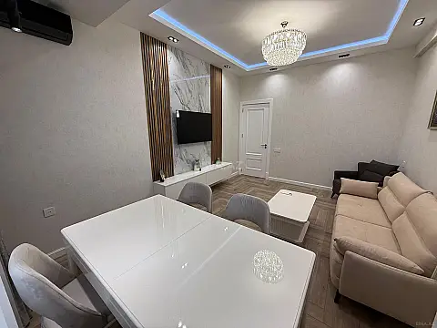 Kirayə verilir 2 otaqlı mənzil 70 m²