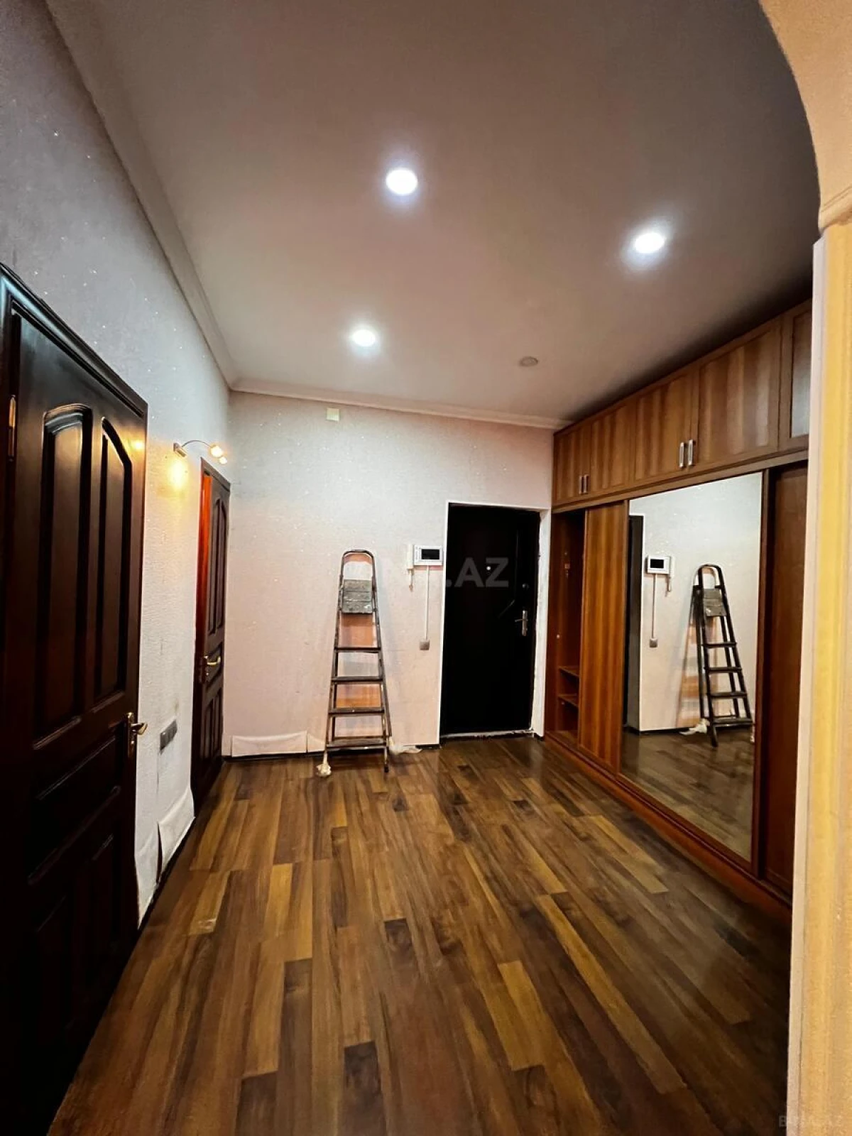 Satılır 3 otaqlı mənzil 95 m²