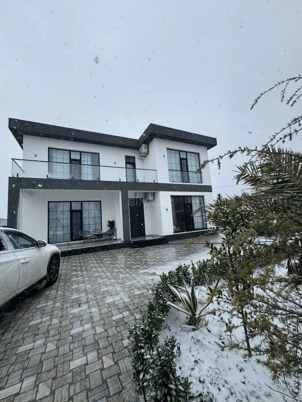 Satılır 6 otaqlı həyət evi 300 m²