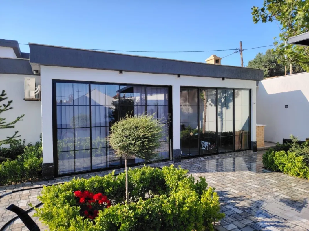 Satılır 6 otaqlı həyət evi 300 m²