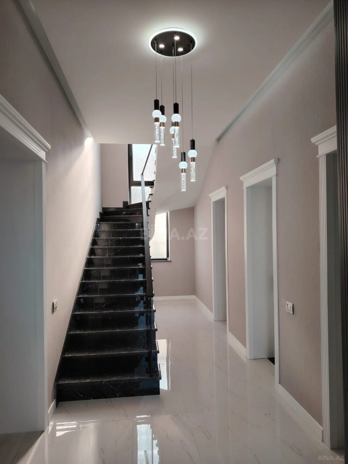 Satılır 6 otaqlı həyət evi 300 m²