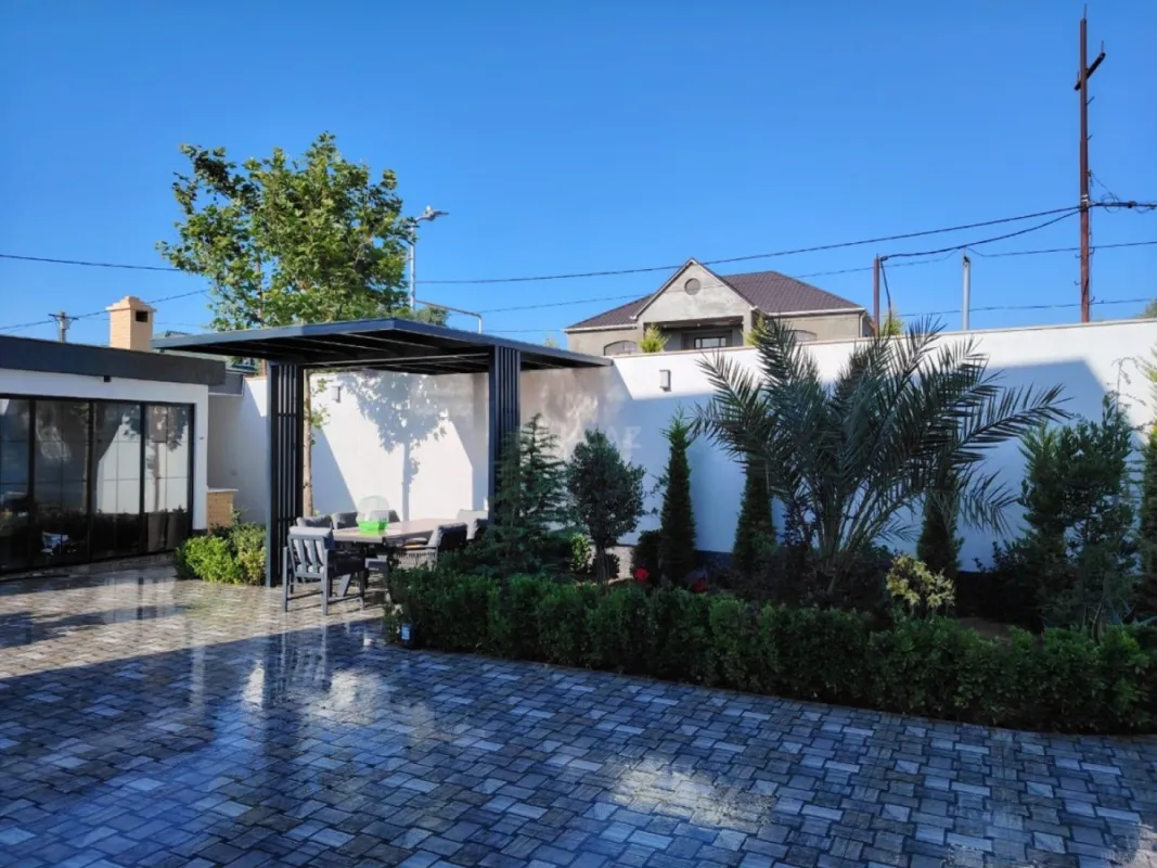 Satılır 6 otaqlı həyət evi 300 m²