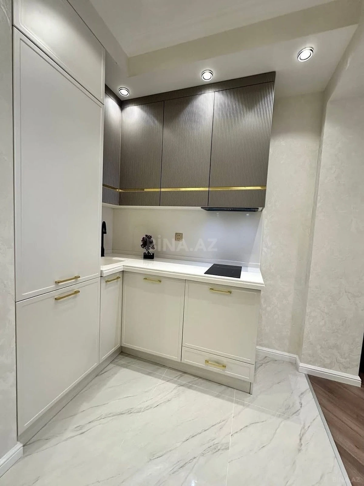 Kirayə verilir 2 otaqlı mənzil 61 m²