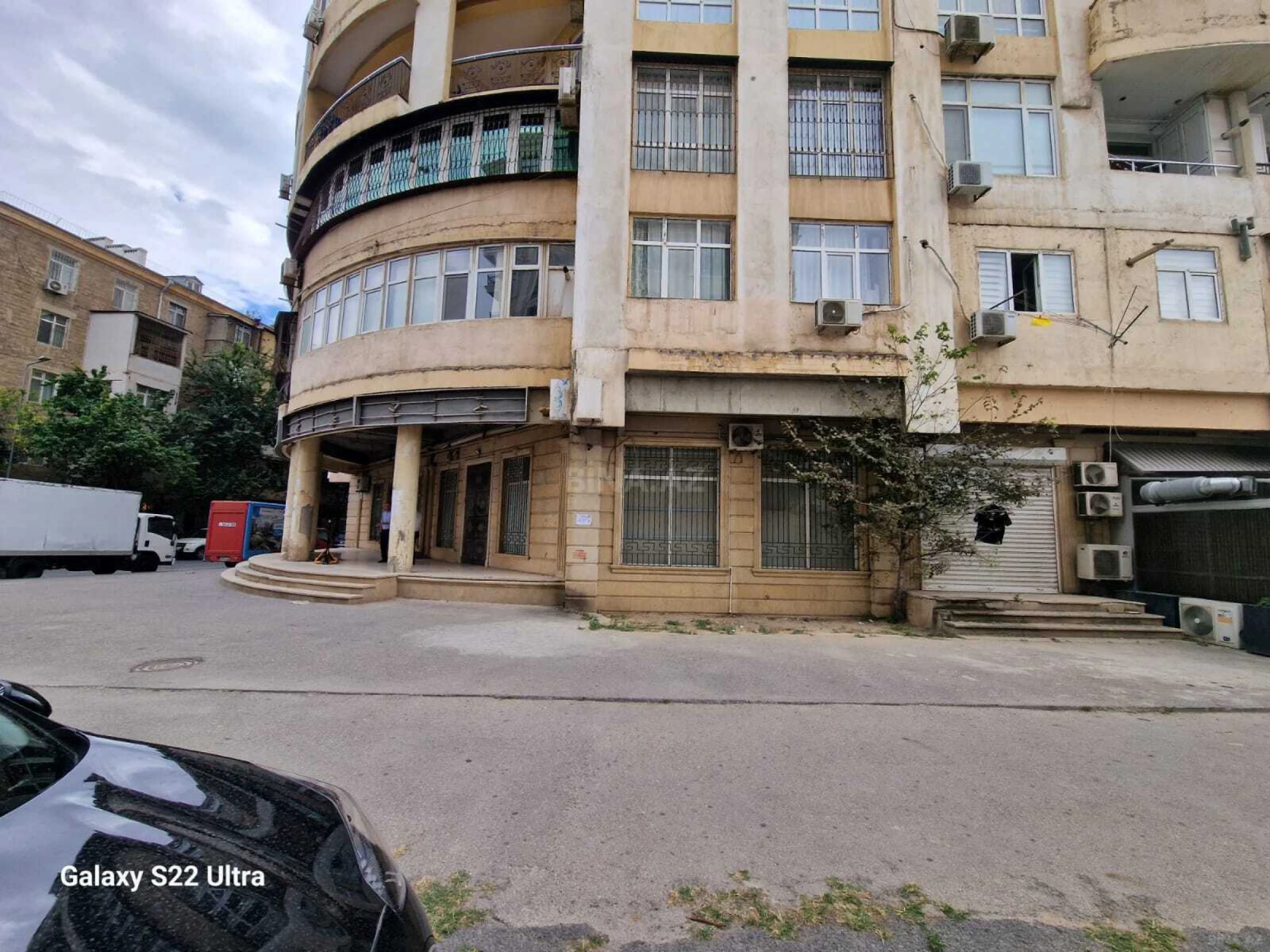 Satılır obyekt 380 m²