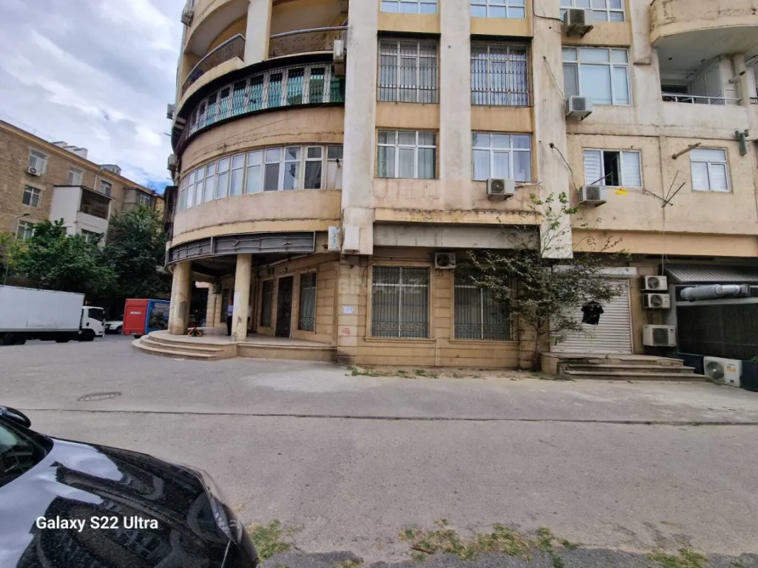 Satılır obyekt 380 m²