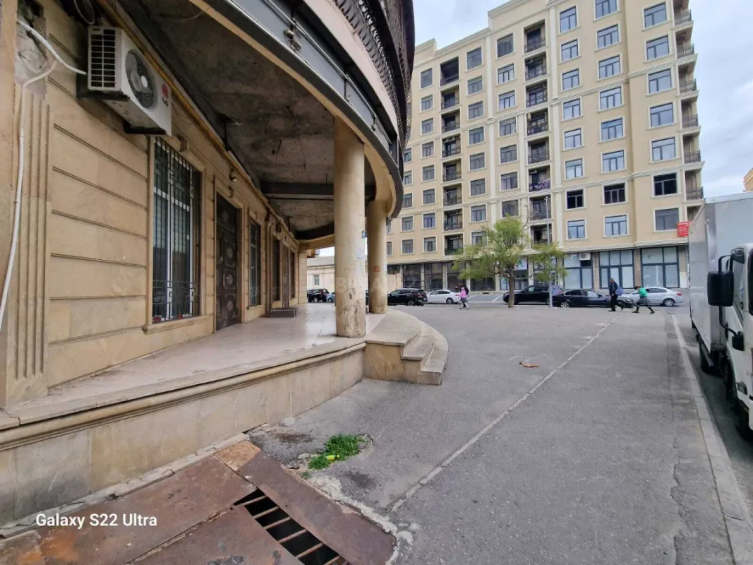 Satılır obyekt 380 m²