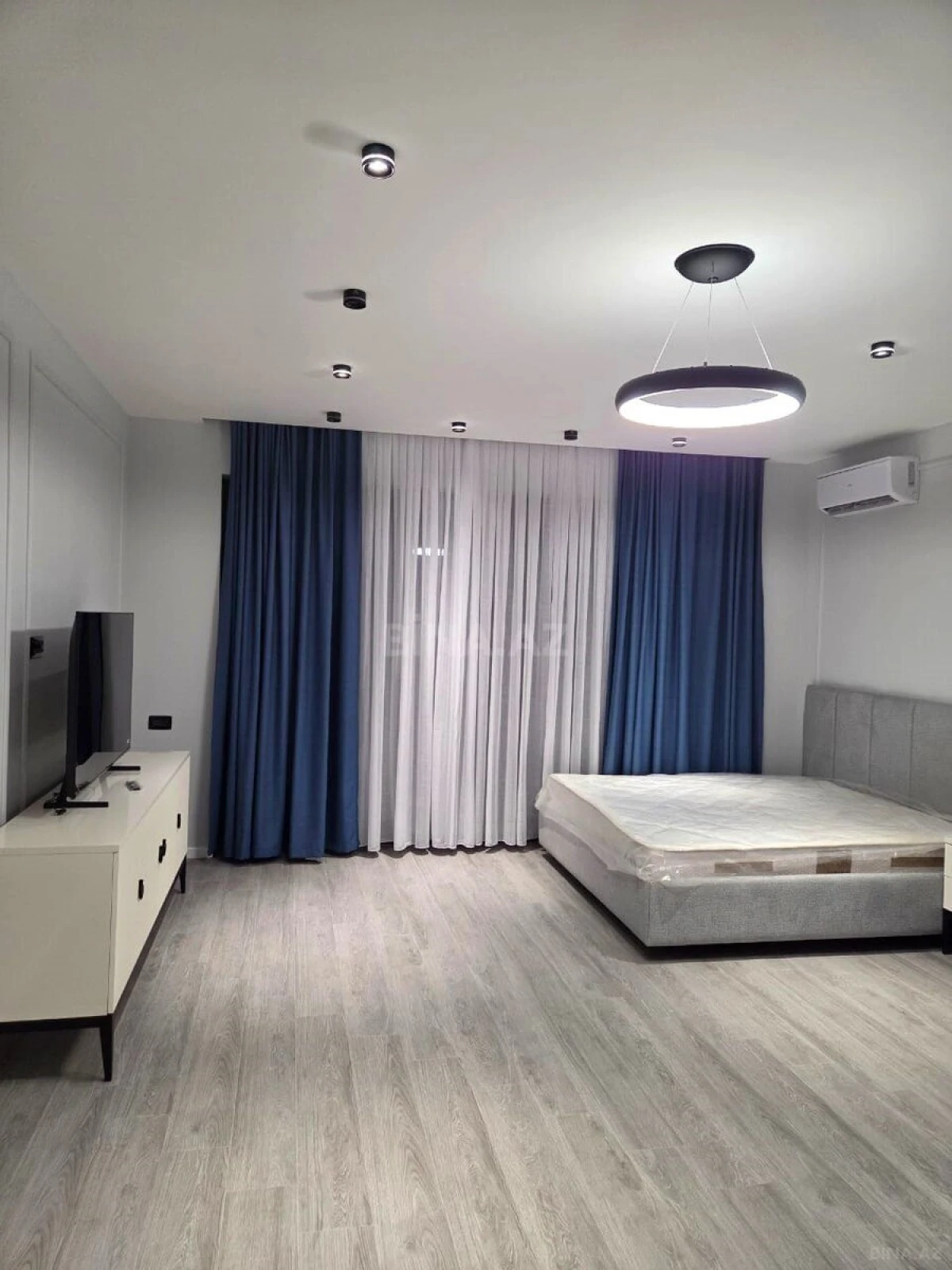 Satılır 1 otaqlı mənzil 60 m²