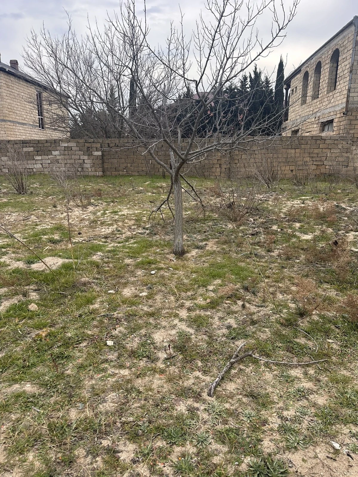 Satılır torpaq sahəsi 2 m²