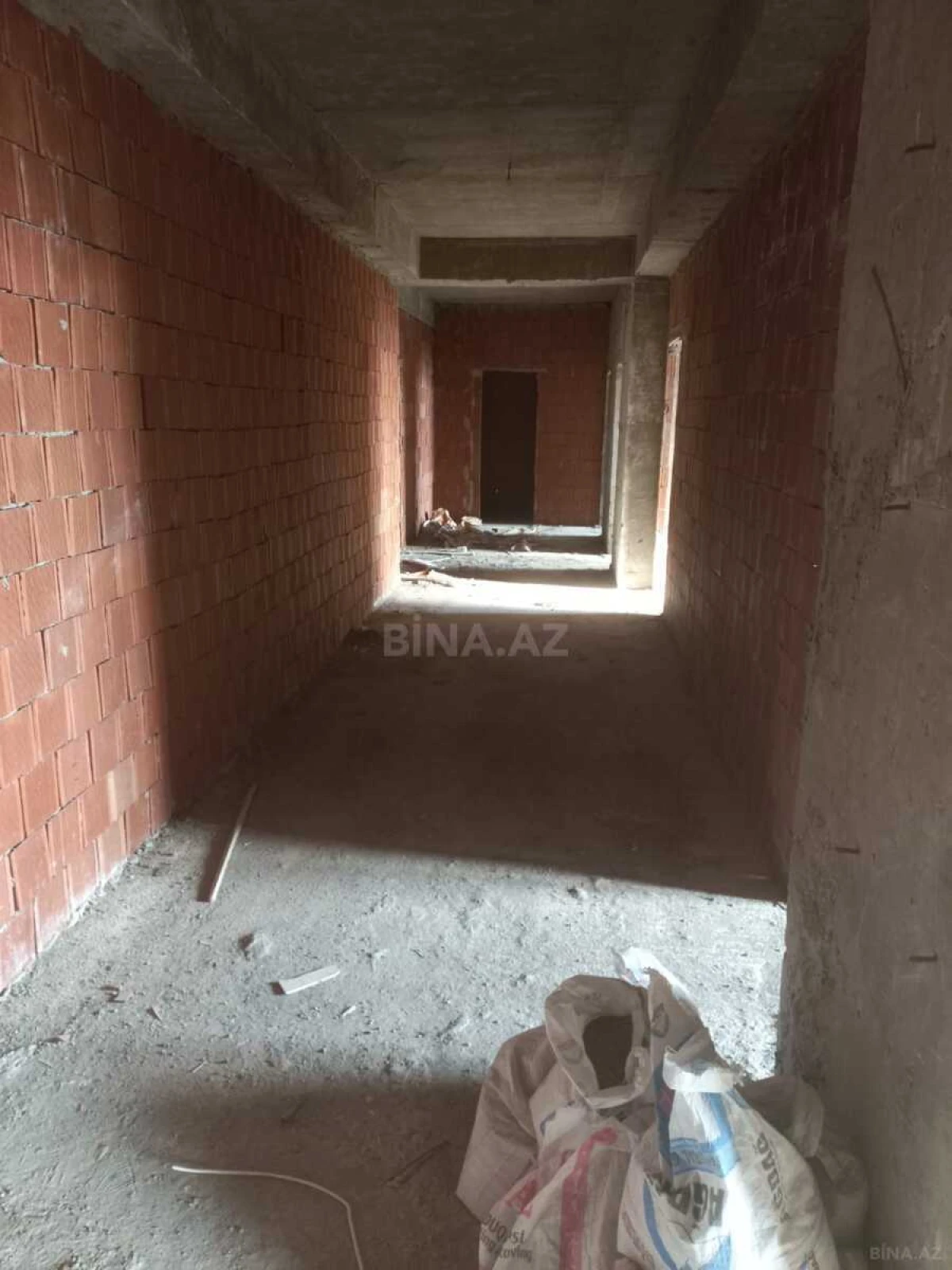 Satılır 3 otaqlı mənzil 155 m²