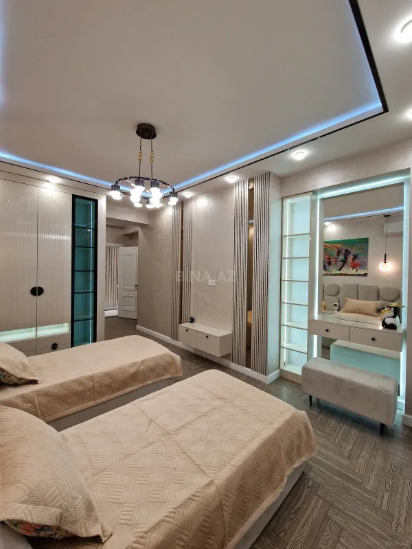 Satılır 3 otaqlı mənzil 140 m²