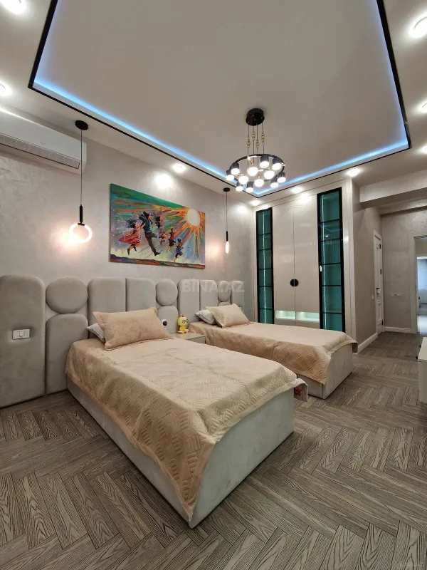 Satılır 3 otaqlı mənzil 140 m²