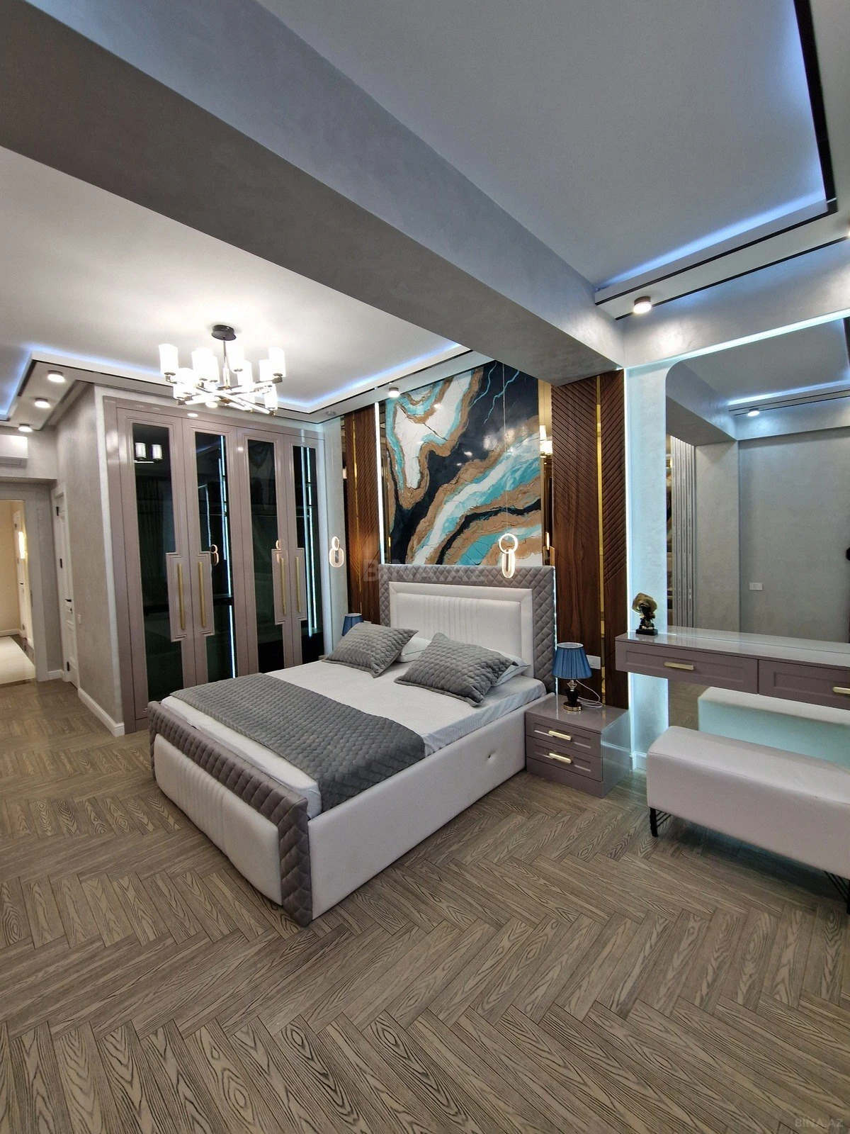 Satılır 3 otaqlı mənzil 140 m²