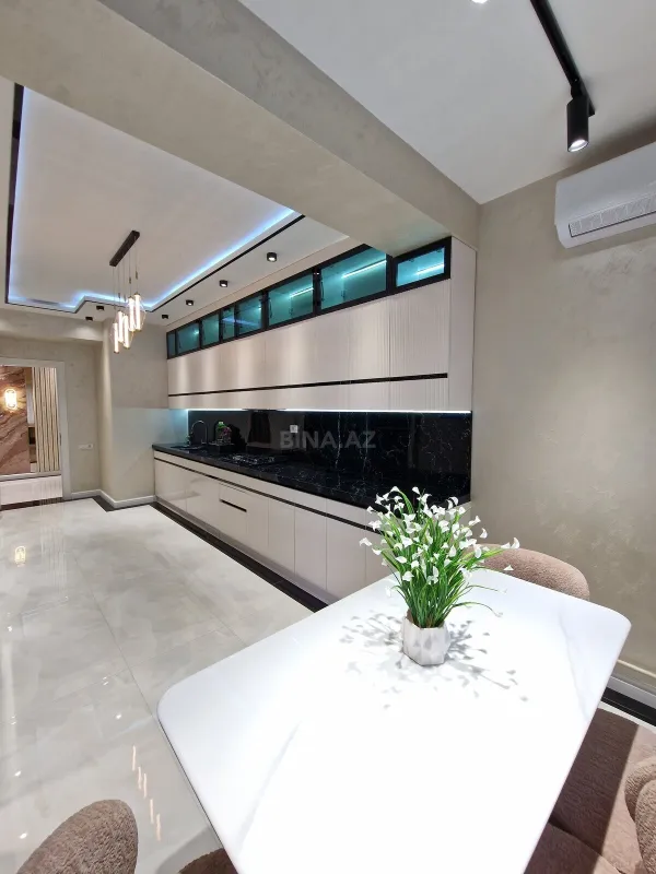 Satılır 3 otaqlı mənzil 140 m²