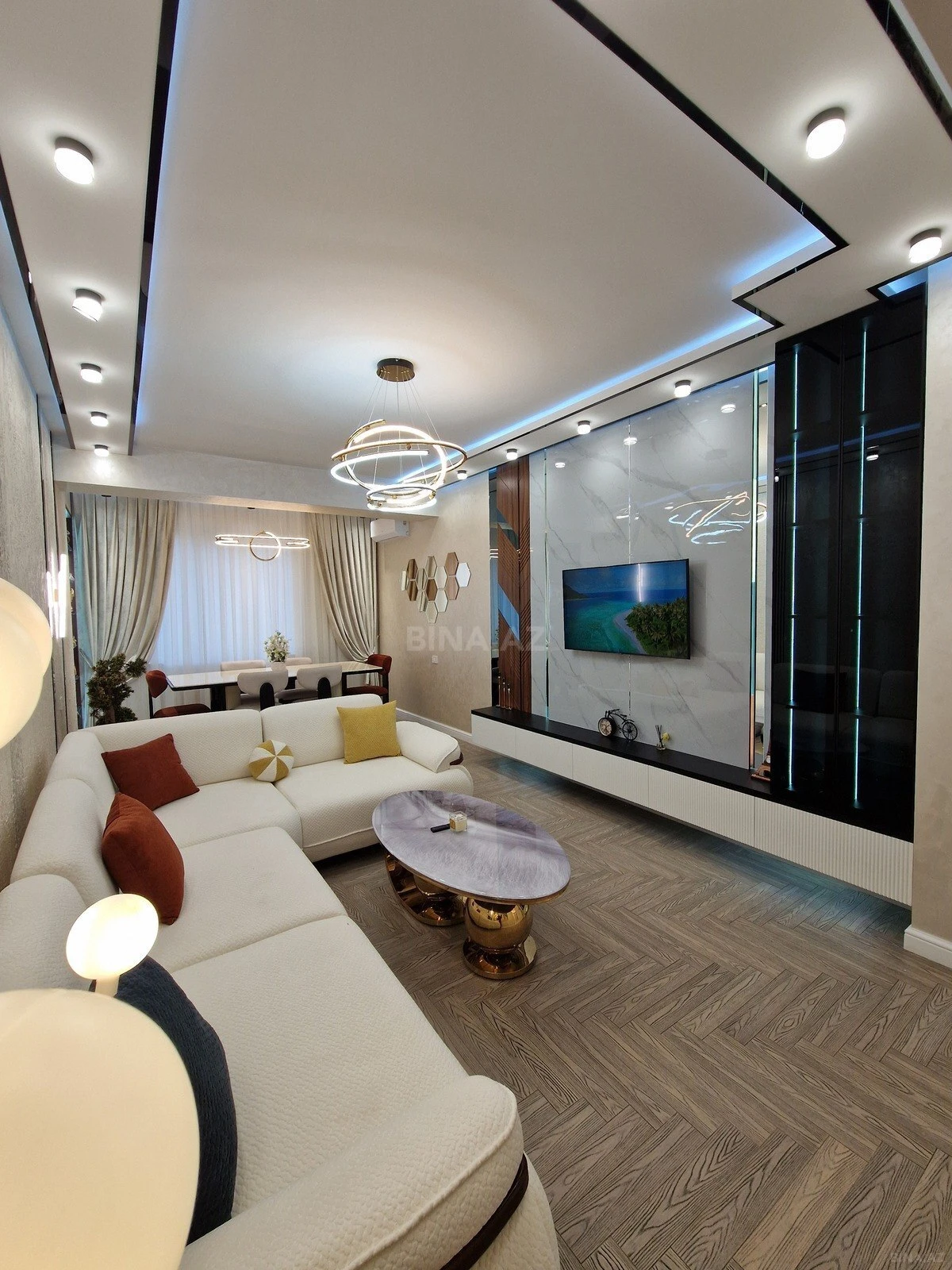 Satılır 3 otaqlı mənzil 140 m²