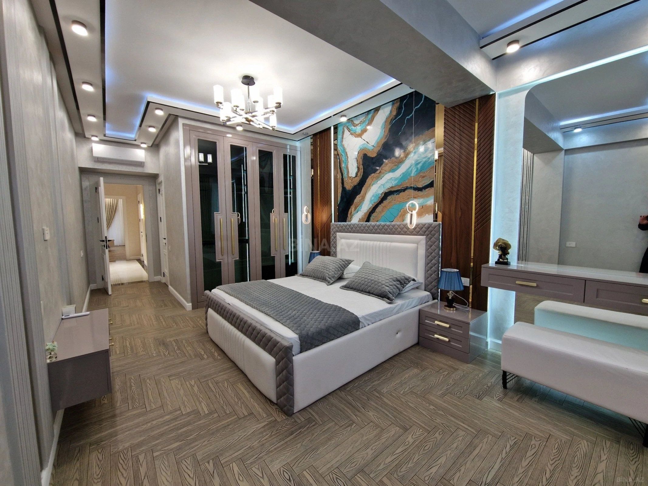 Satılır 3 otaqlı mənzil 140 m²