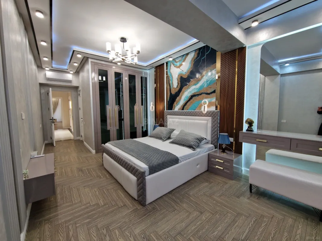 Satılır 3 otaqlı mənzil 140 m²