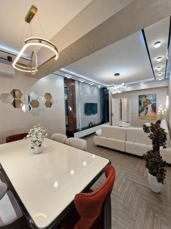 Satılır 3 otaqlı mənzil 140 m²