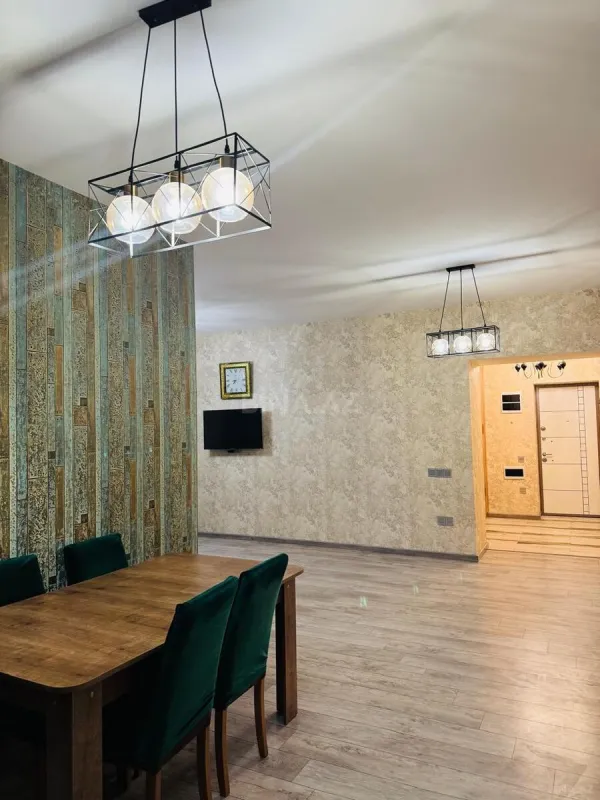 Kirayə verilir 3 otaqlı mənzil 110 m²