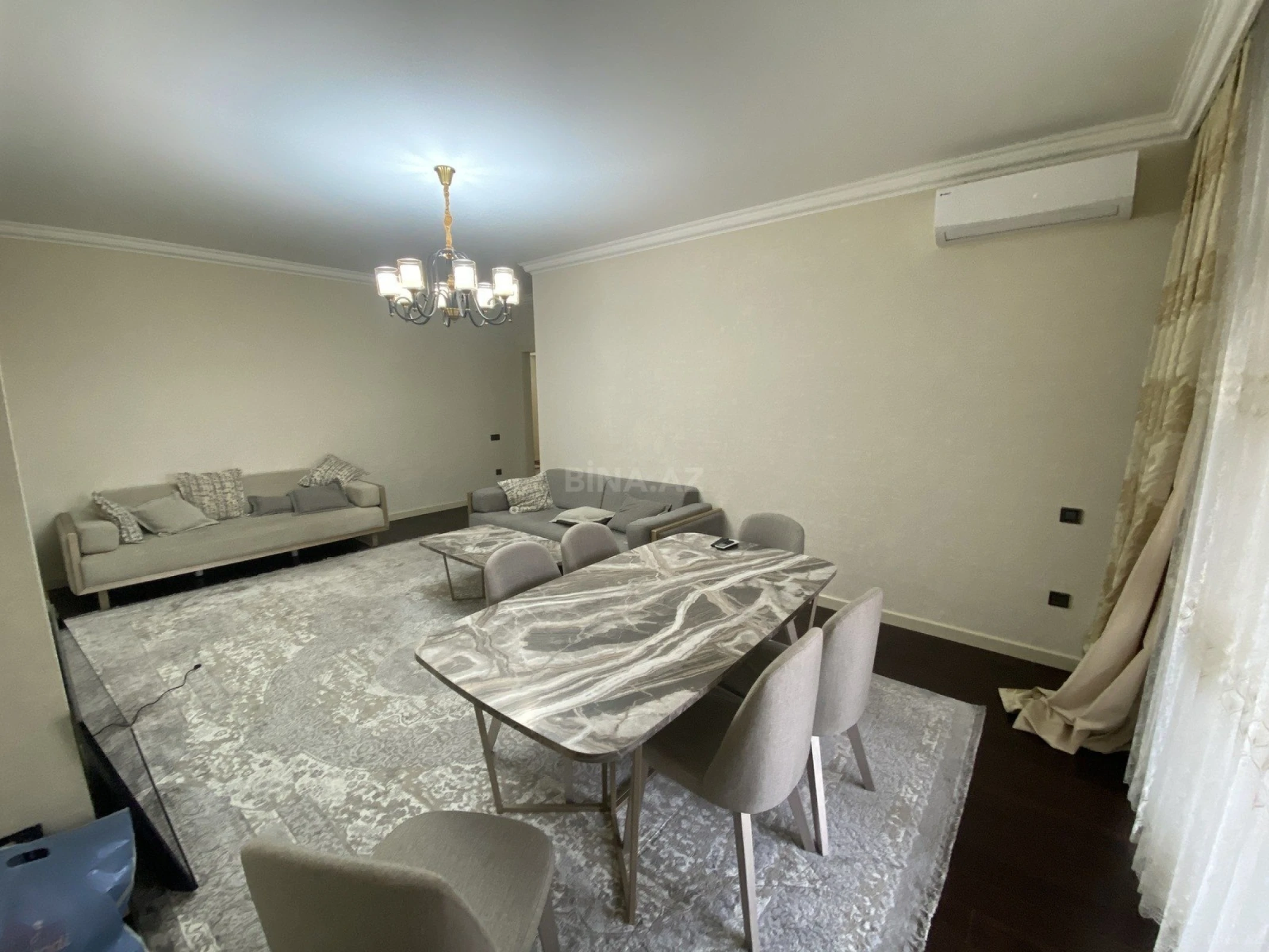 Satılır 4 otaqlı mənzil 180 m²