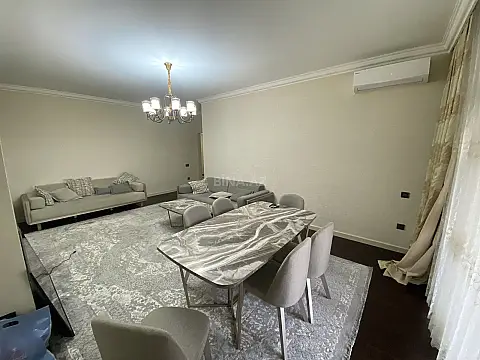 Satılır 4 otaqlı mənzil 180 m²