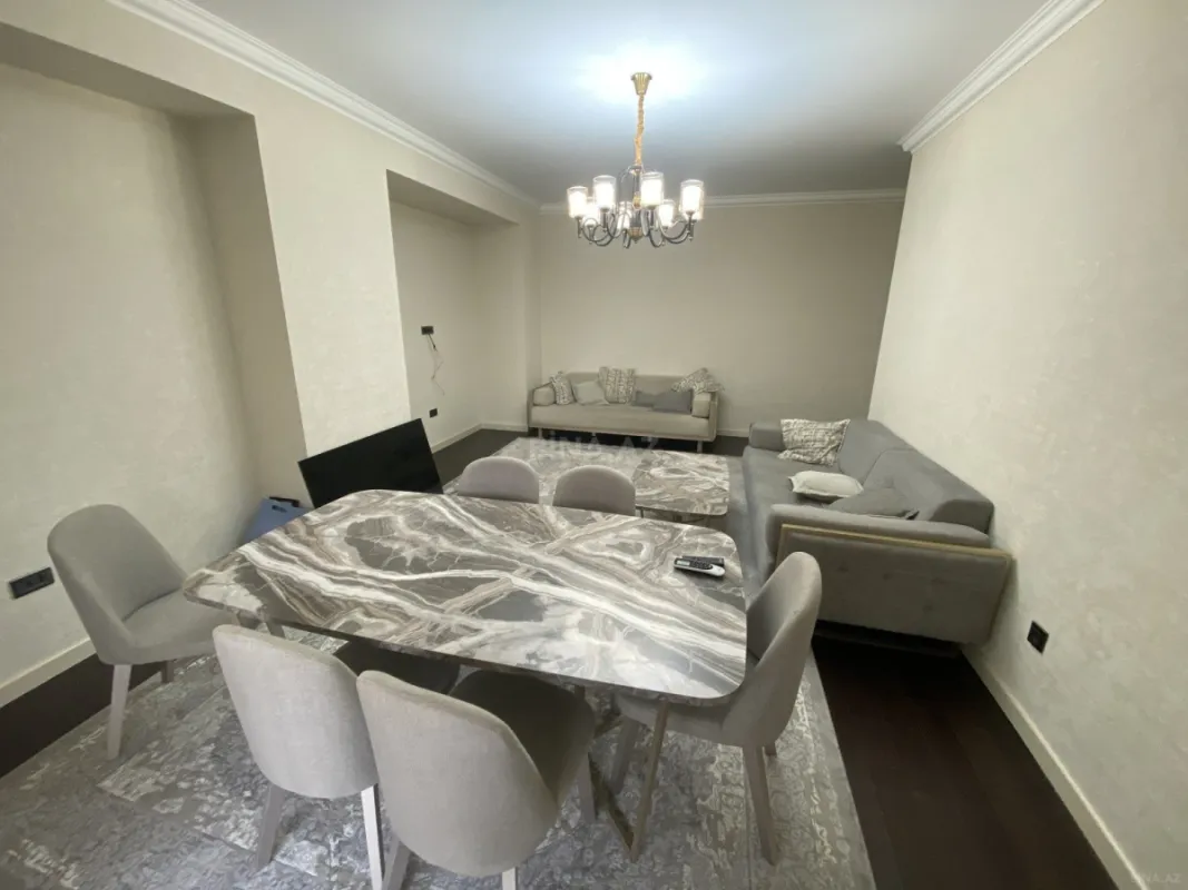 Satılır 4 otaqlı mənzil 180 m²