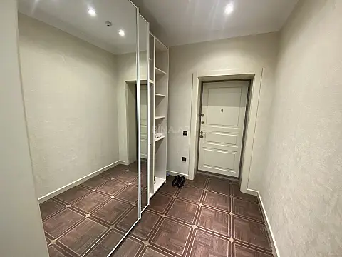 Satılır 4 otaqlı mənzil 180 m²