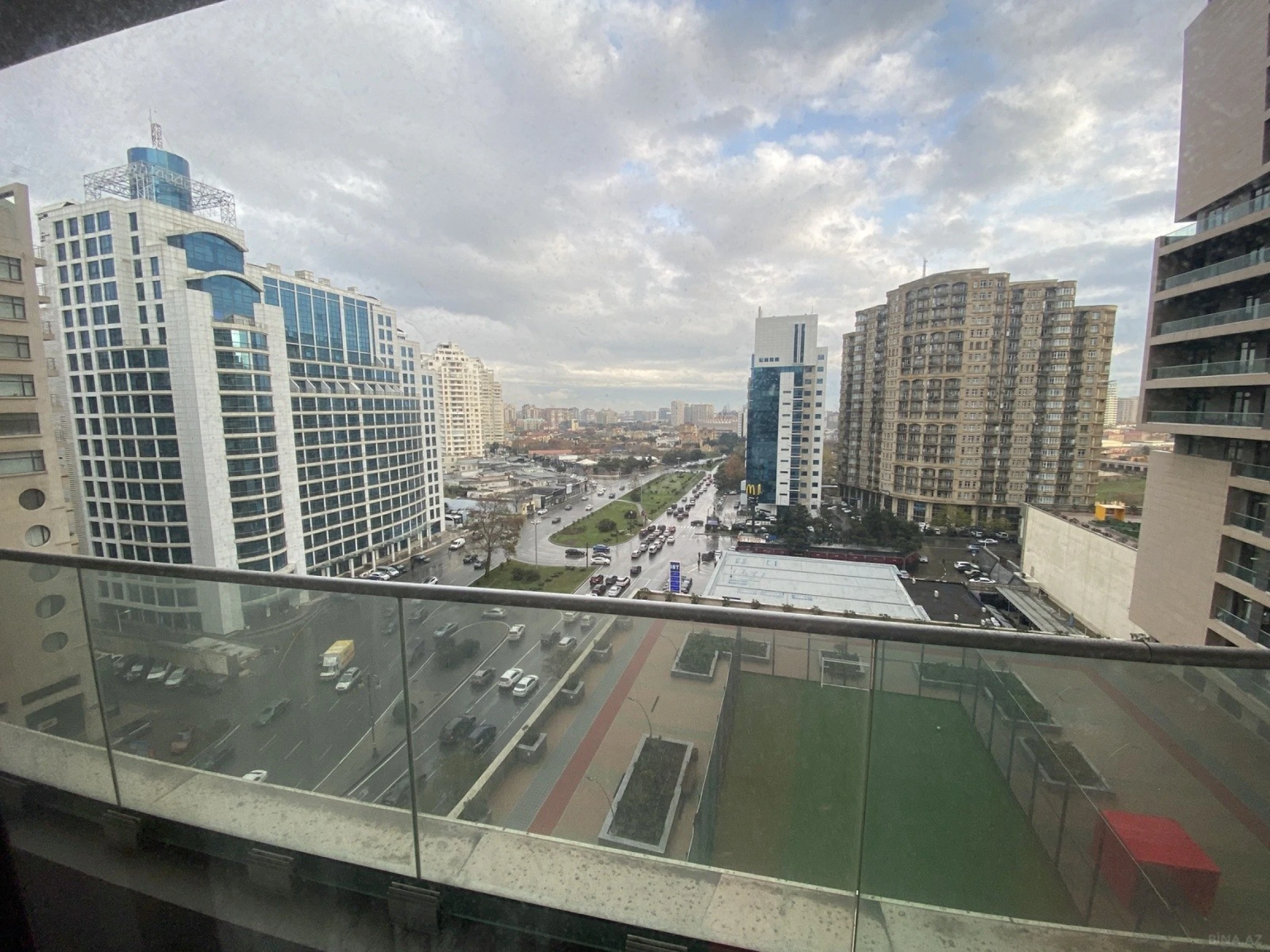 Satılır 4 otaqlı mənzil 180 m²