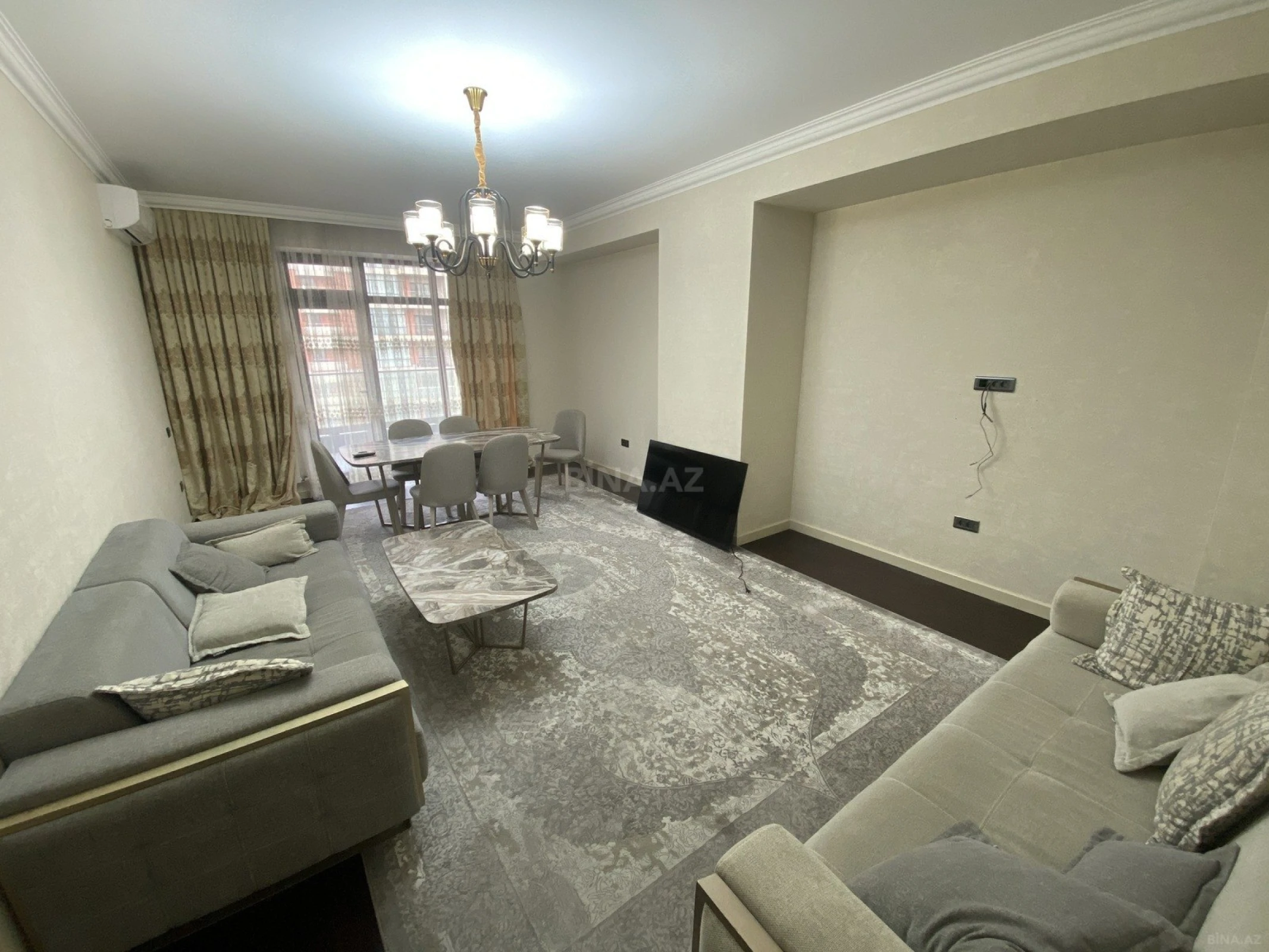 Satılır 4 otaqlı mənzil 180 m²