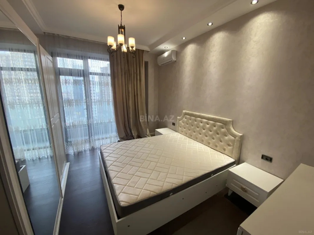 Satılır 4 otaqlı mənzil 180 m²