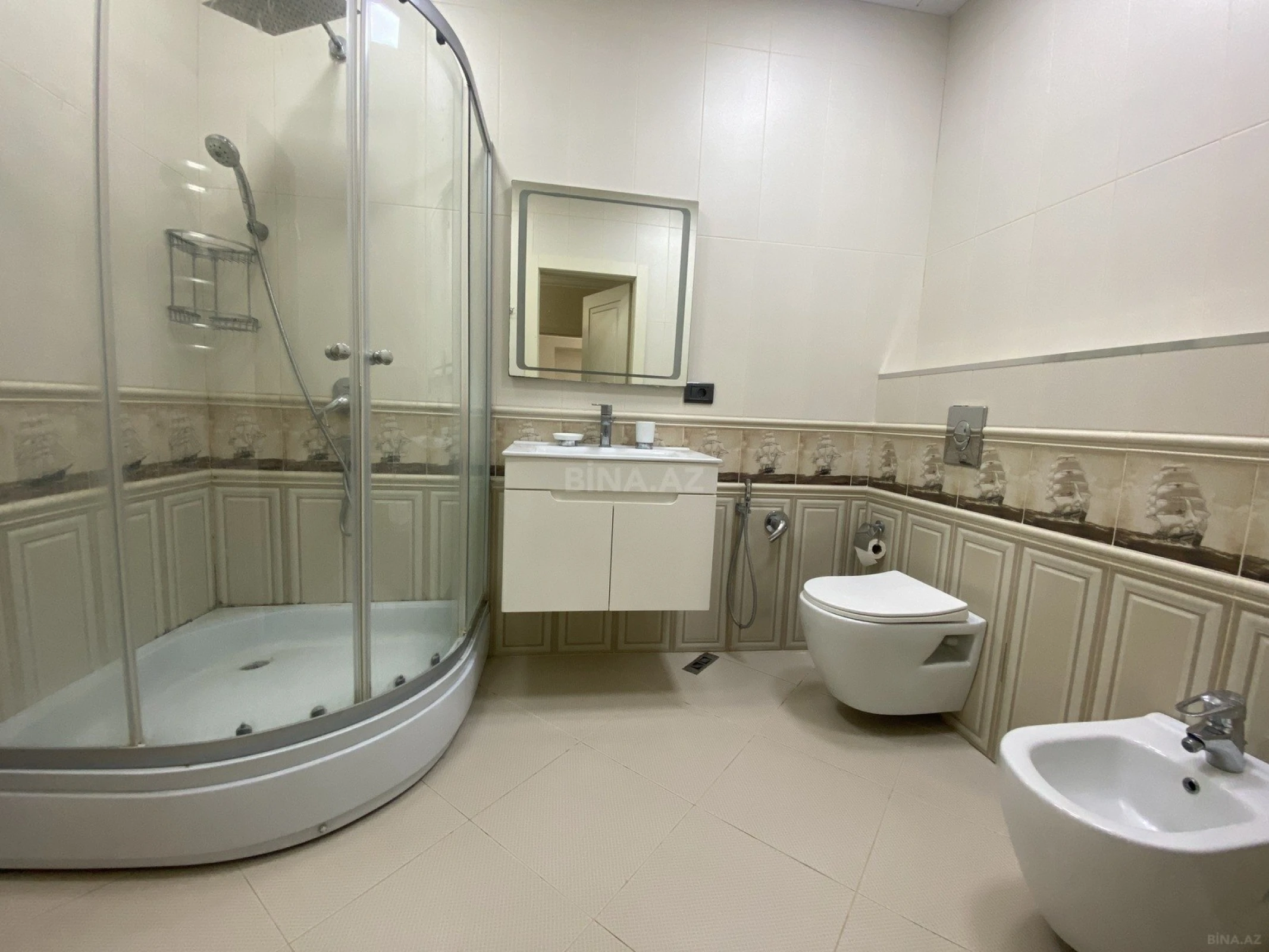 Satılır 4 otaqlı mənzil 180 m²