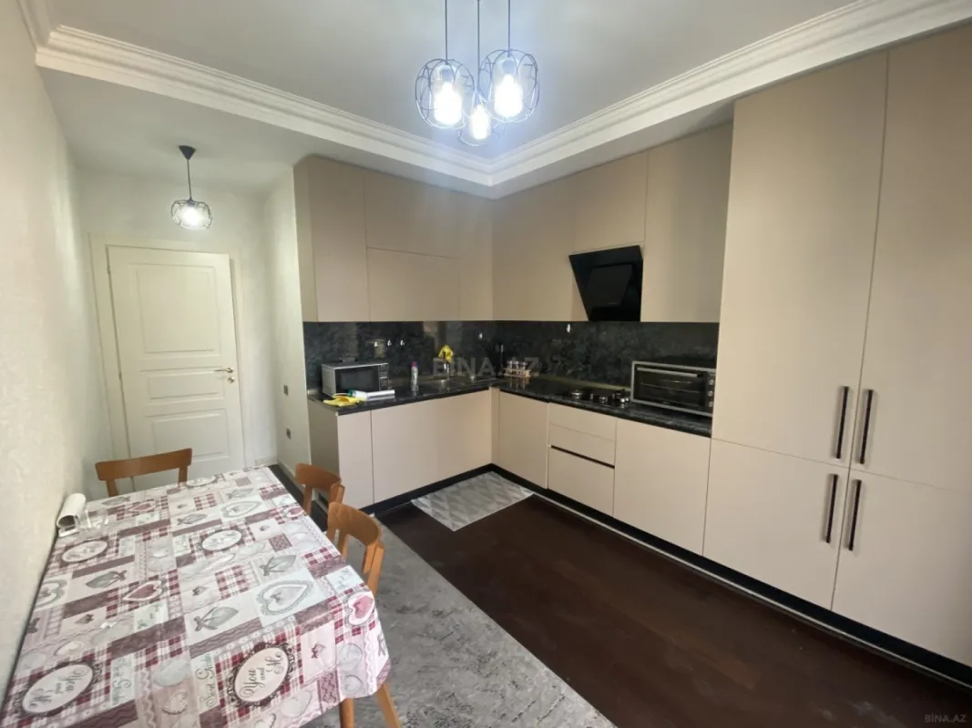 Satılır 4 otaqlı mənzil 180 m²