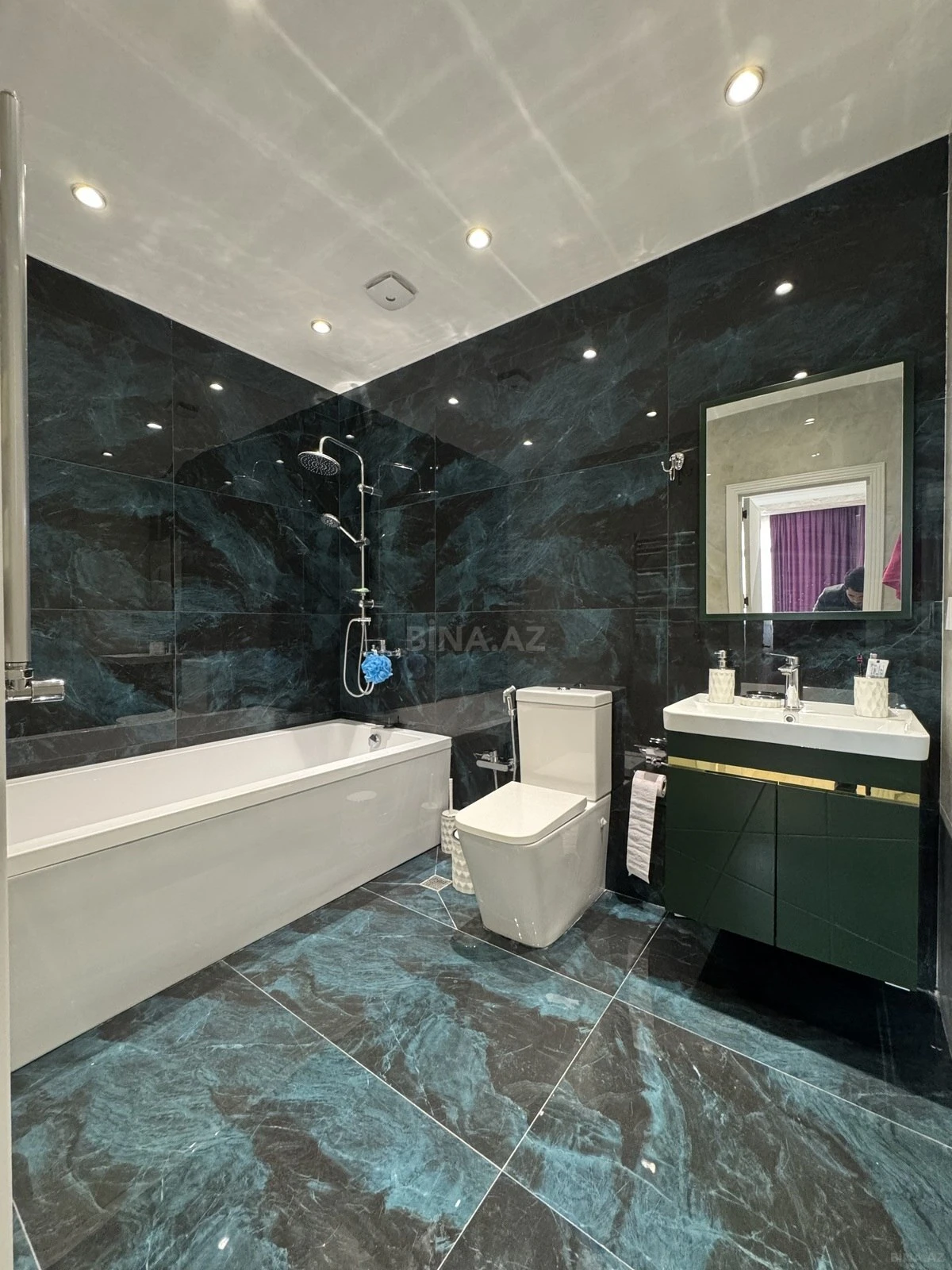 Satılır 3 otaqlı mənzil 130 m²