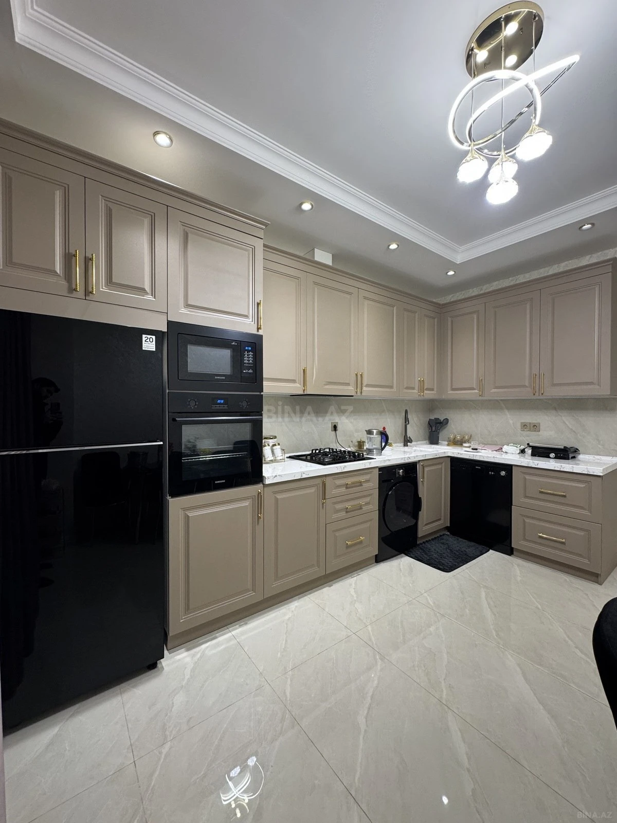 Satılır 3 otaqlı mənzil 130 m²