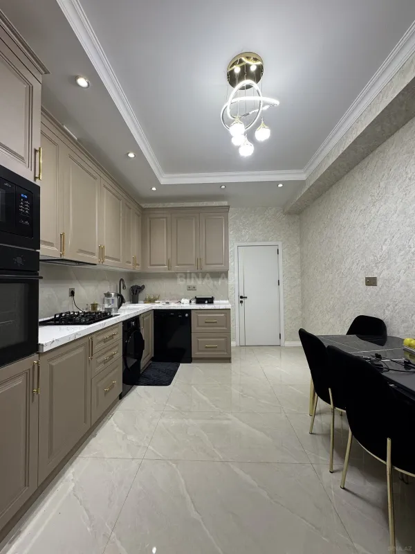 Satılır 3 otaqlı mənzil 130 m²