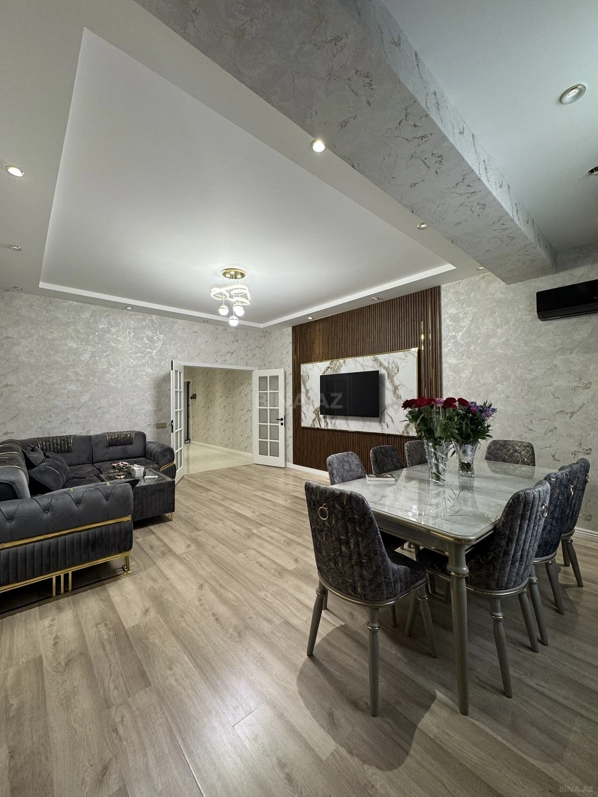 Satılır 3 otaqlı mənzil 130 m²