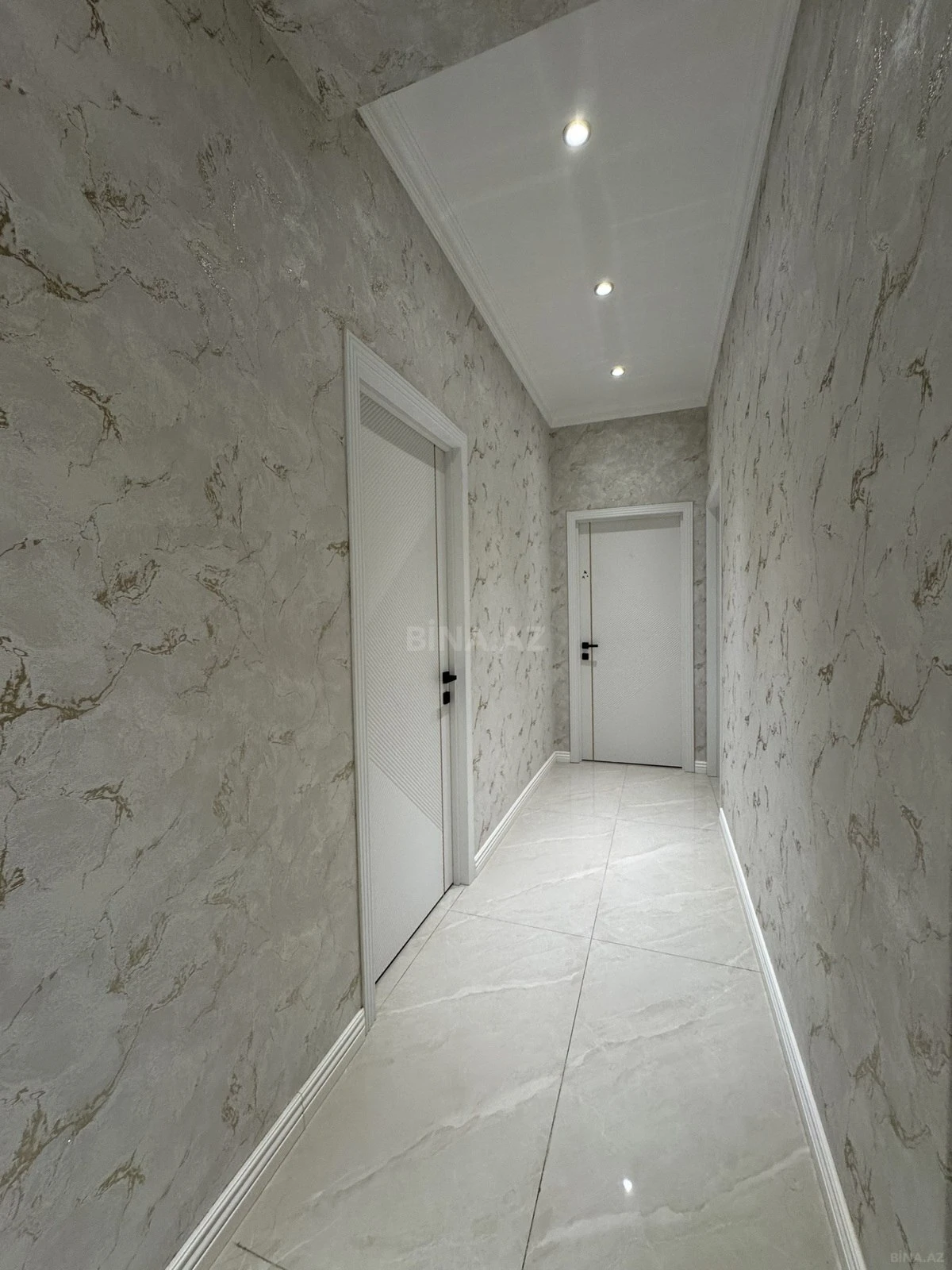 Satılır 3 otaqlı mənzil 130 m²